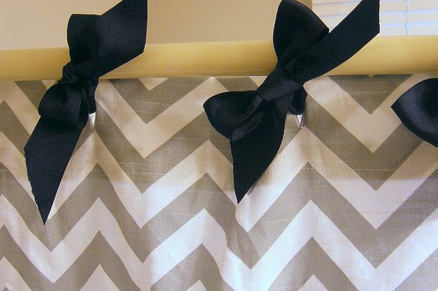Shower-curtain-with-bows