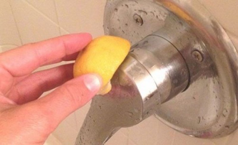 limpiar grifos con limón