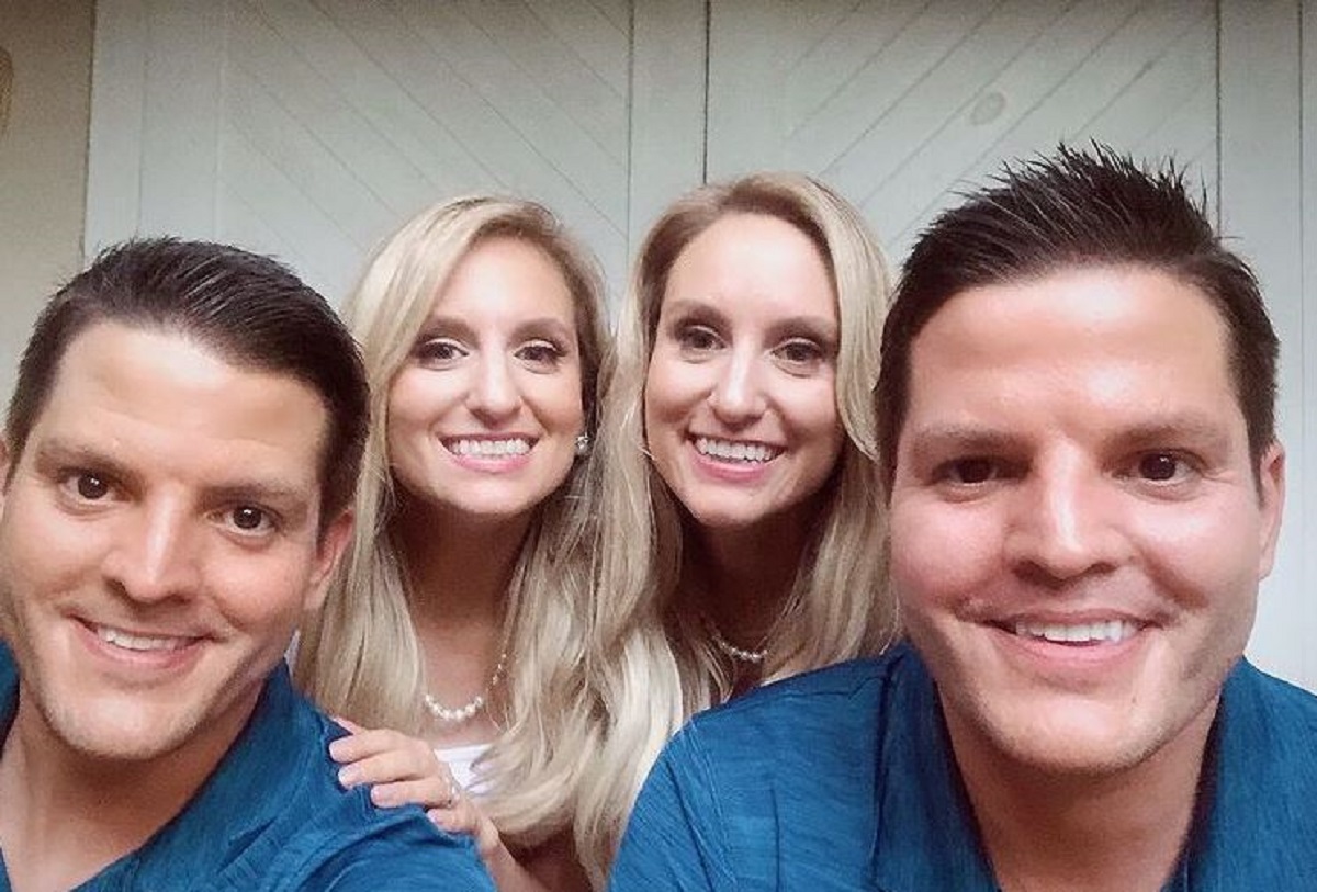 Two identical twin sisters married identical twins: their first child | Newz