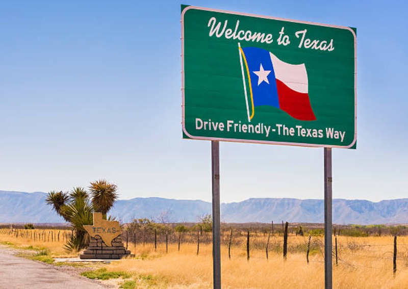 Letrero en la autopista de Bienvenidos a Texas