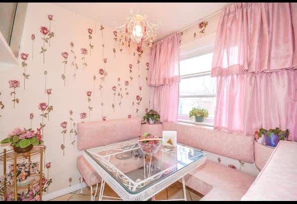 pink corner with wallpaper with roses