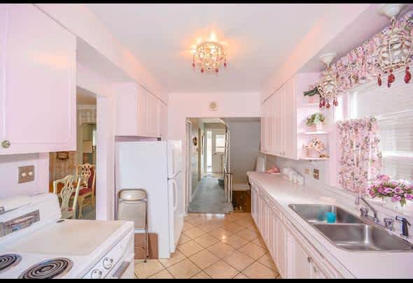 pink retro kitchen