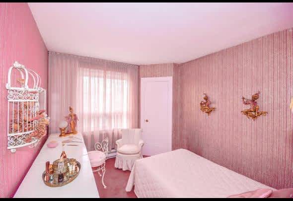 pink retro bedroom