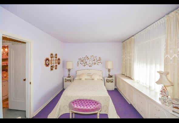 retro bedroom with violet carpet