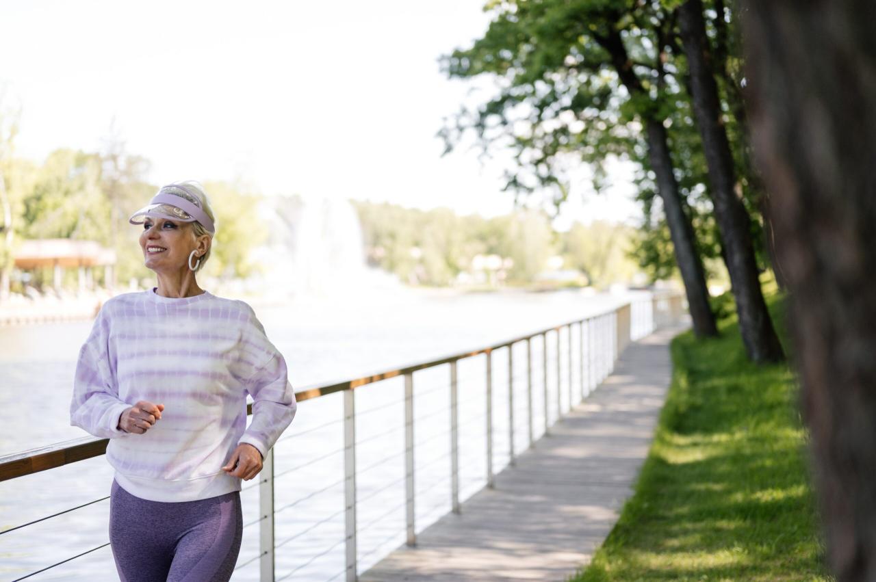 woman exercising after taking mixture of coffee and yogurt