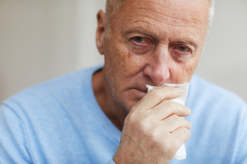 Close,Up,Portrait,Of,Senior,Man,Crying,And,Holding,Tissue